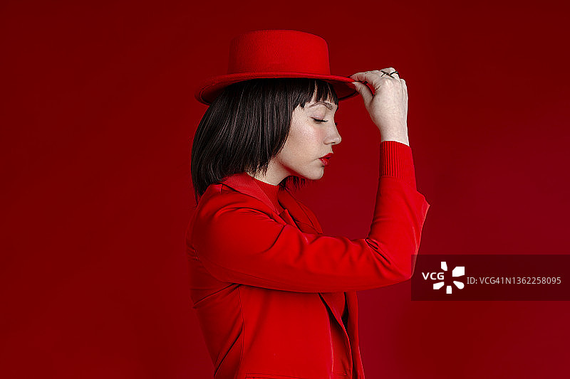 穿着红色衣服的美丽女人图片素材