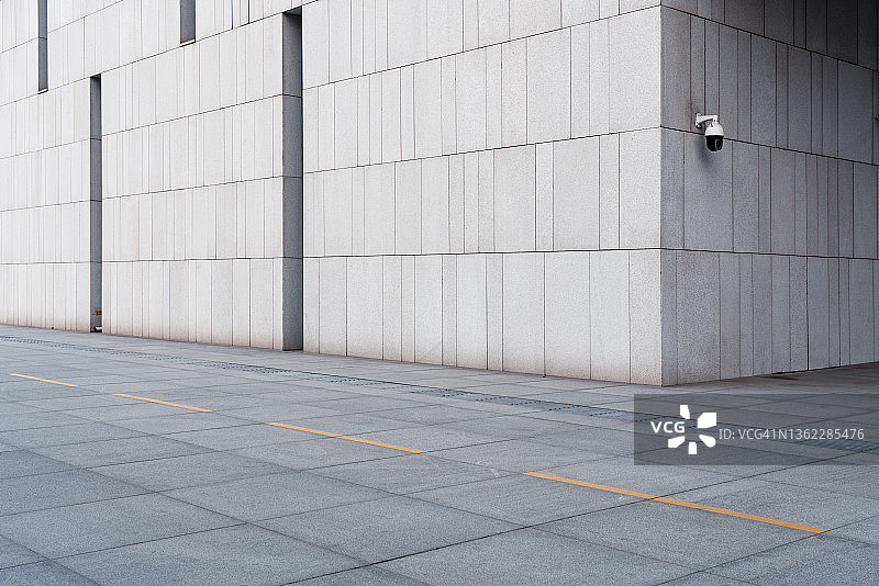 办公楼外的停车场图片素材