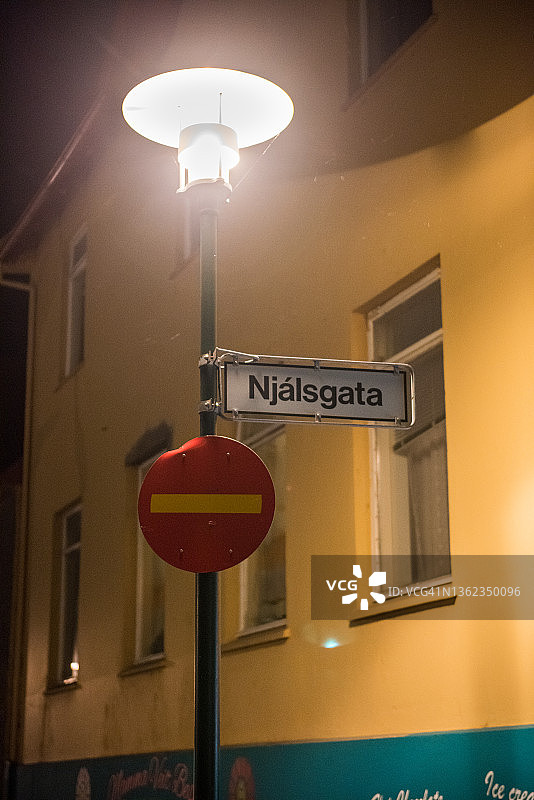 雷克雅未克老城夜晚禁止驶入标志图片素材