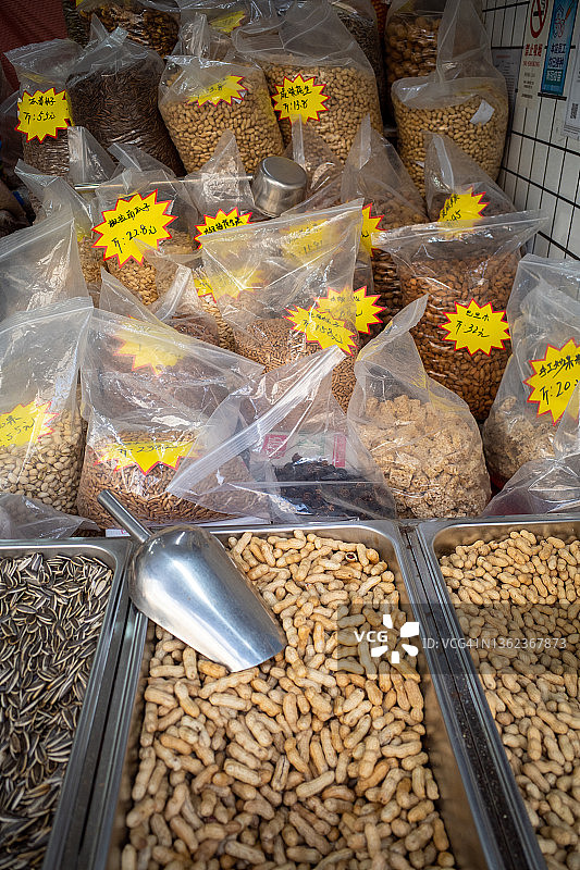 商店里售卖的各种中国炒货图片素材