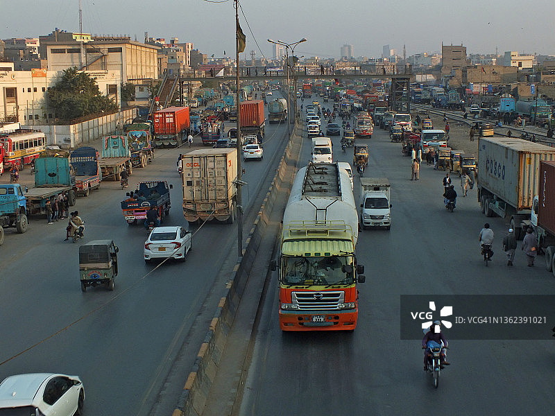 毛里普尔路上的交通图片素材