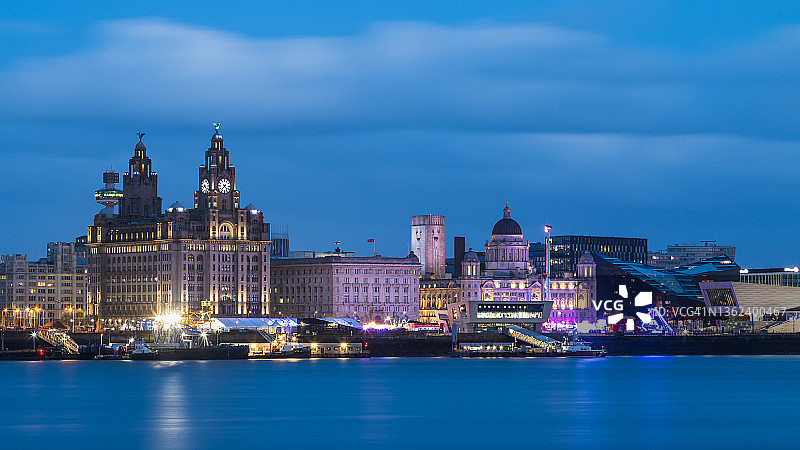 暮色下的三美神图片素材