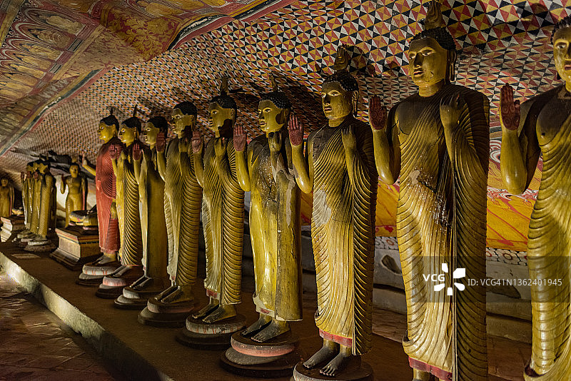 斯里兰卡丹布勒佛教石窟寺的佛像图片素材