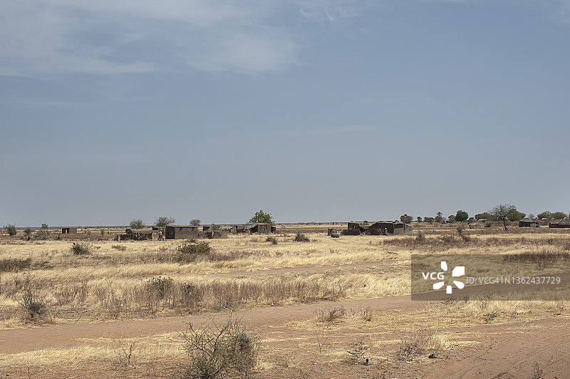南苏丹非洲草原村庄的干燥景观图片素材