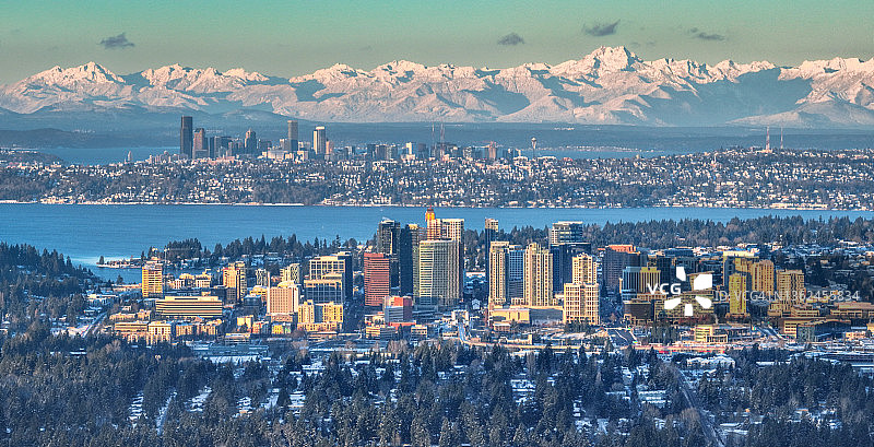 华盛顿湖区贝尔维尤市中心的黎明曙光图片素材