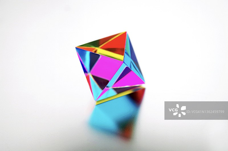 CMYK多面体图片素材