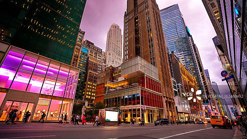 曼哈顿第五大道创意之夜图片素材