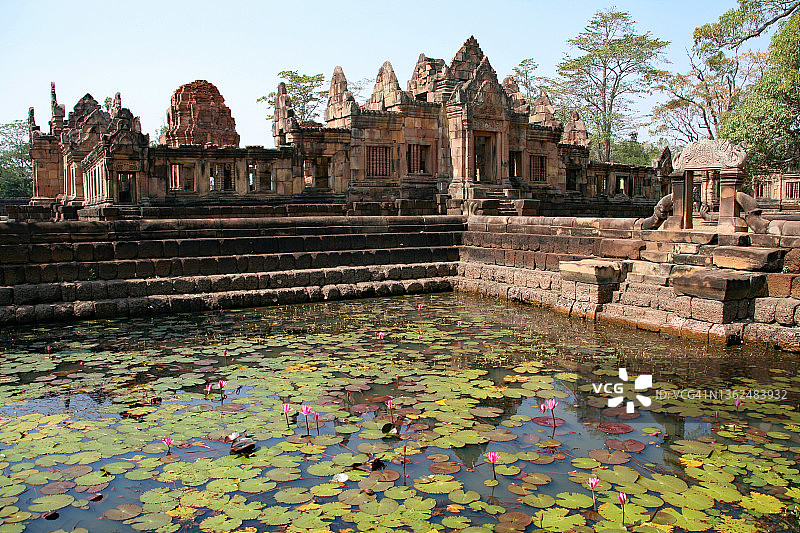 莫城石宫的围墙池塘一角图片素材