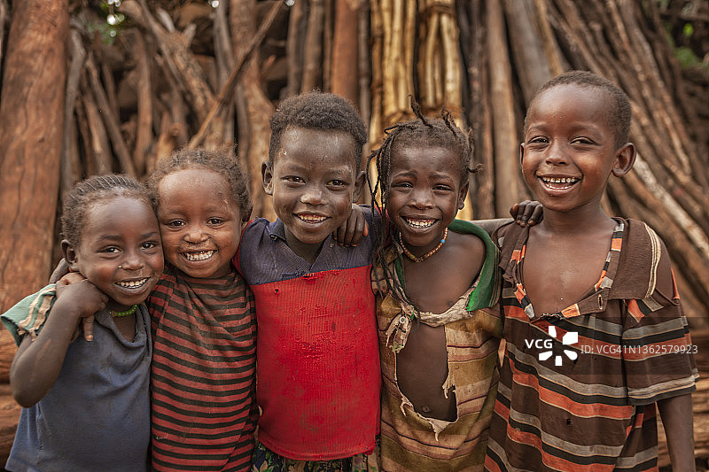 一群非洲儿童，东非图片素材