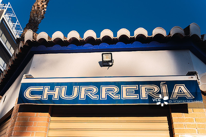 典型的西班牙油条店：出售油条的小亭子图片素材