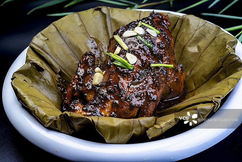 中式料理：荷叶鸡图片素材
