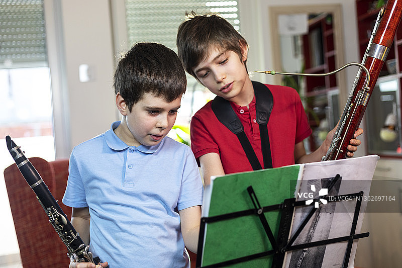 在家学习音乐课图片素材