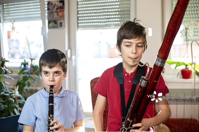 在家学习音乐课图片素材