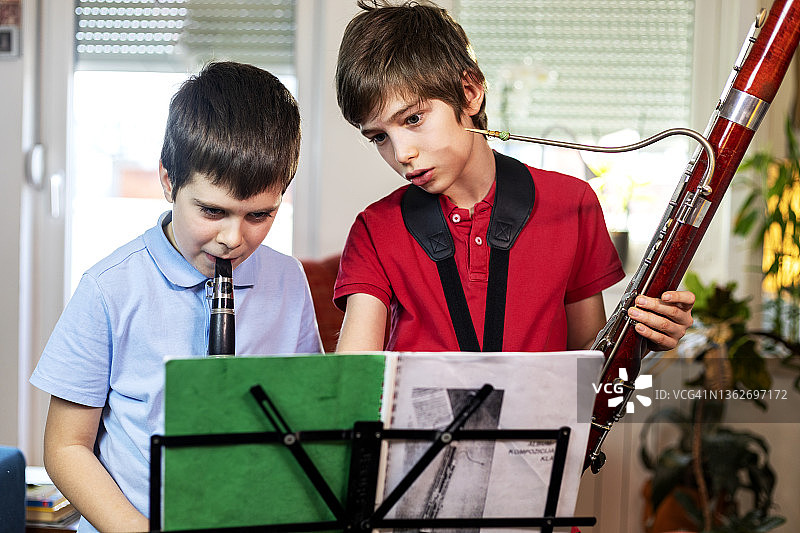 在家学习音乐课图片素材