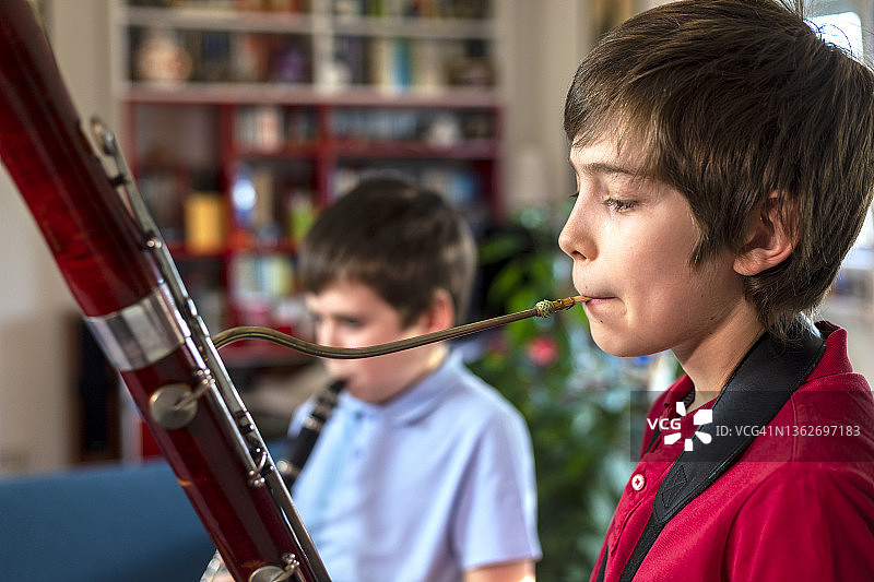 在家学习音乐课图片素材