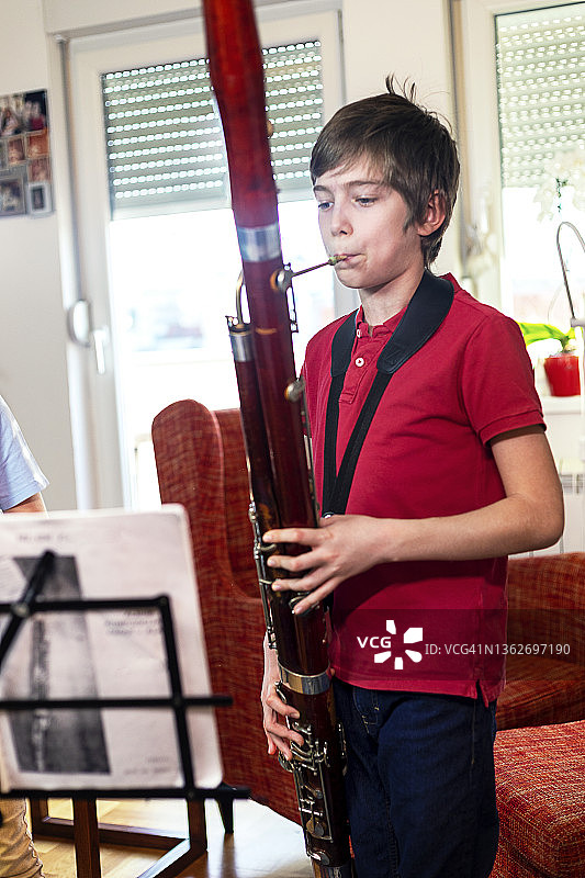 演奏巴松管图片素材