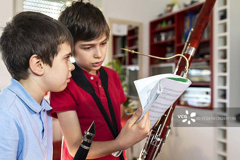 在家学习音乐课图片素材