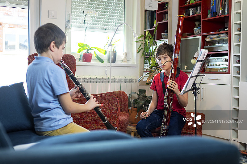 在家学习音乐课图片素材