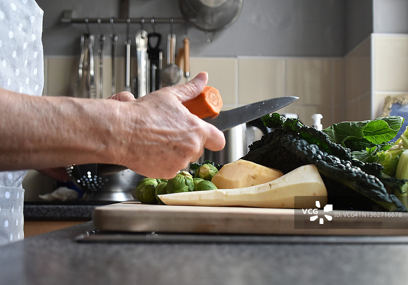 削皮和切片蔬菜图片素材