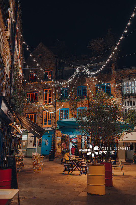 英国伦敦考文特花园尼尔氏庭院的圣诞彩灯图片素材