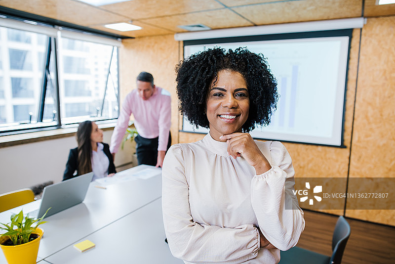 工作中女商人肖像图片素材