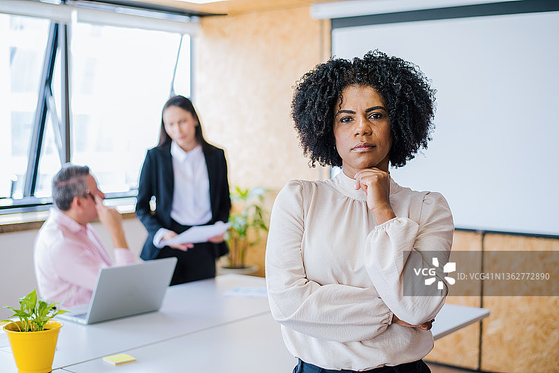 工作中女商人肖像图片素材