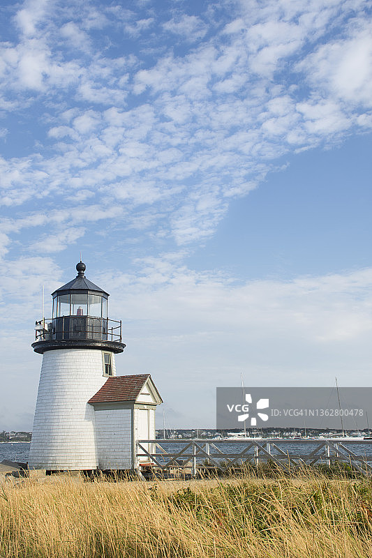 美国马萨诸塞州楠塔基特岛布兰特角灯塔港口风光图片素材