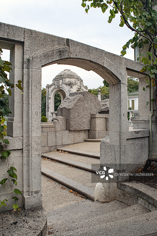 维也纳河畔的秋季景色图片素材