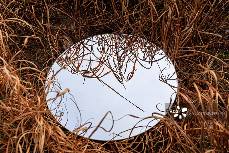 现实与虚拟图像背景图片素材