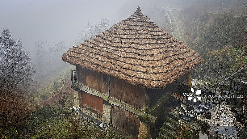 圣地亚哥朝圣之路：加利西亚传统粮仓图片素材