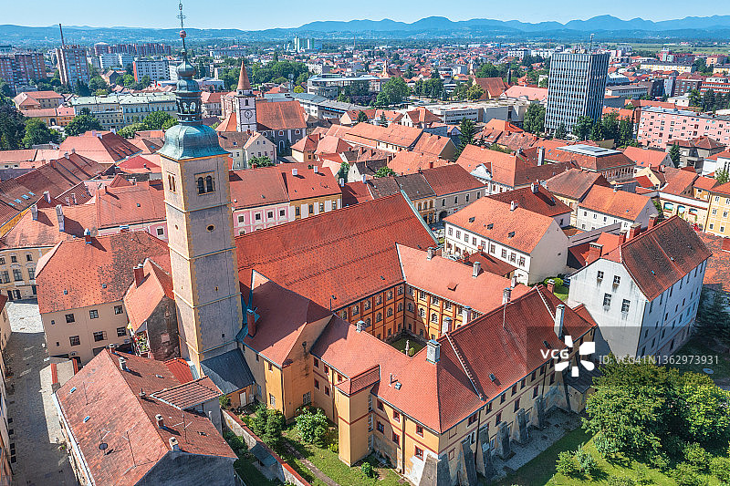 克罗地亚瓦拉日丁老城的城市天际线图片素材