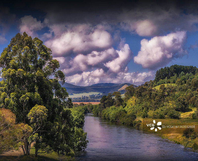 汉科班沼泽平原河，雪山，科希丘什科国家公园，新南威尔士州图片素材