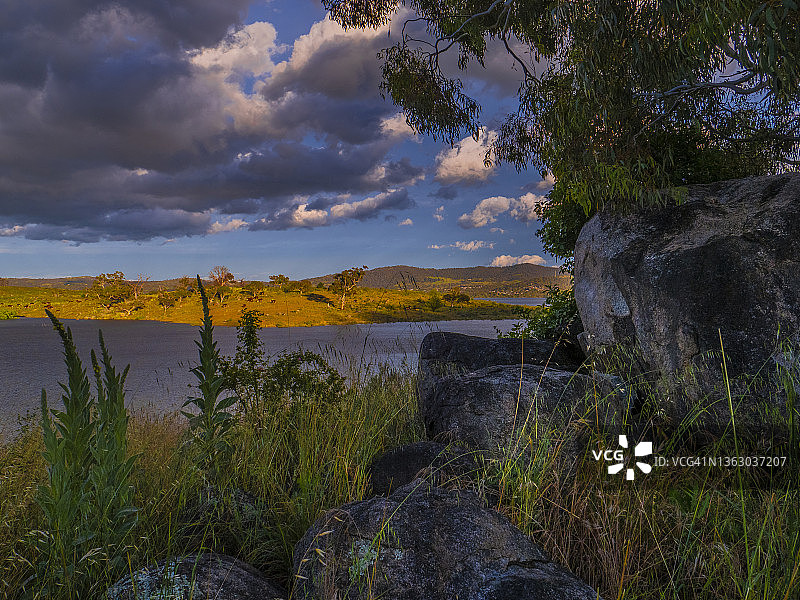 新南威尔士金达拜恩湖的夏日傍晚图片素材