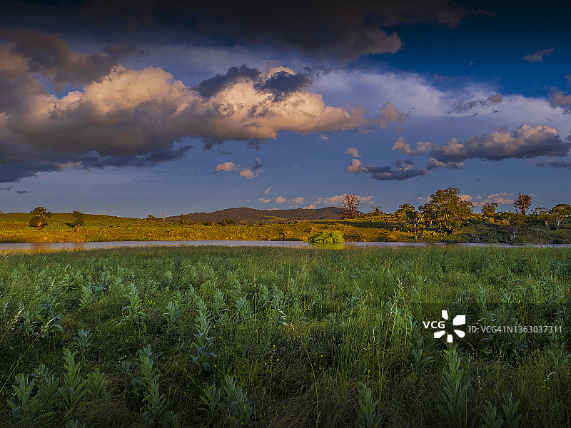 新南威尔士金达拜恩湖的夏日傍晚图片素材