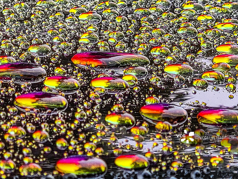 彩虹水滴图片素材