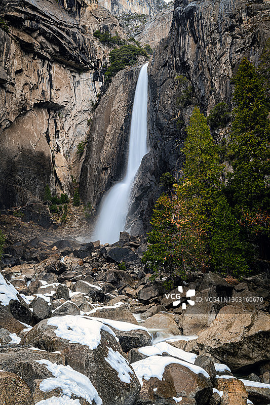 下优胜美地瀑布图片素材