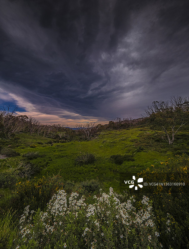新南威尔士州雪山夏季雷暴云图片素材