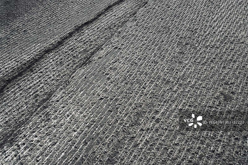 部分铣刨待更换的沥青图片素材