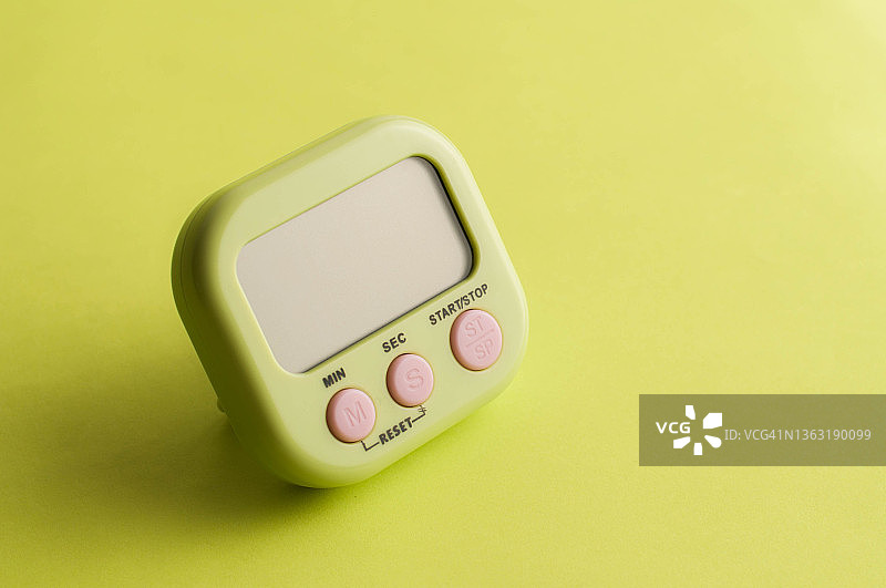 绿色背景上的数字定时器金融概念图图片素材