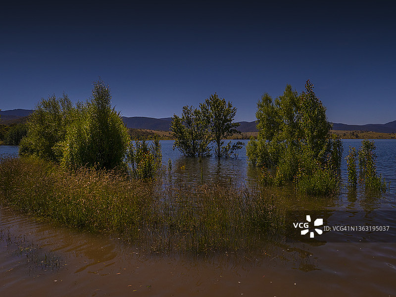 新南威尔士州积水严重的金达拜恩湖图片素材