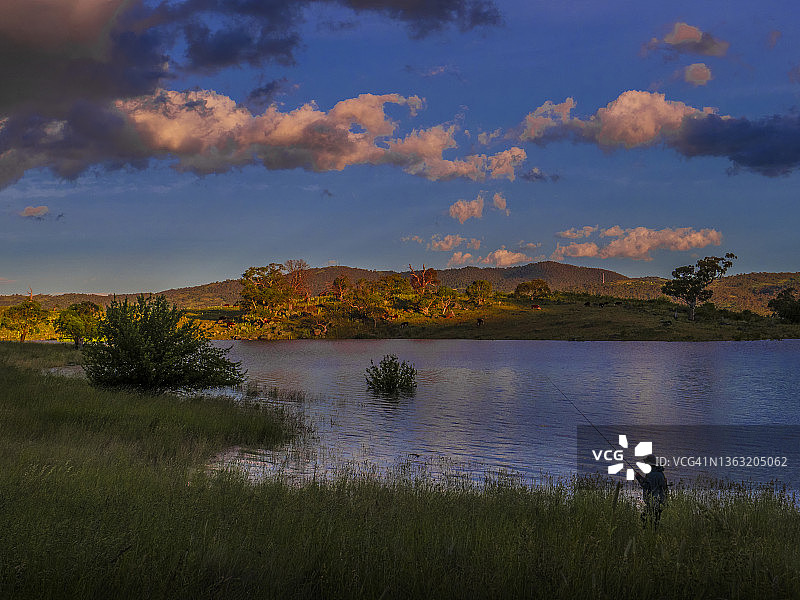 新南威尔士州南部雪山金达拜恩湖黄昏图片素材