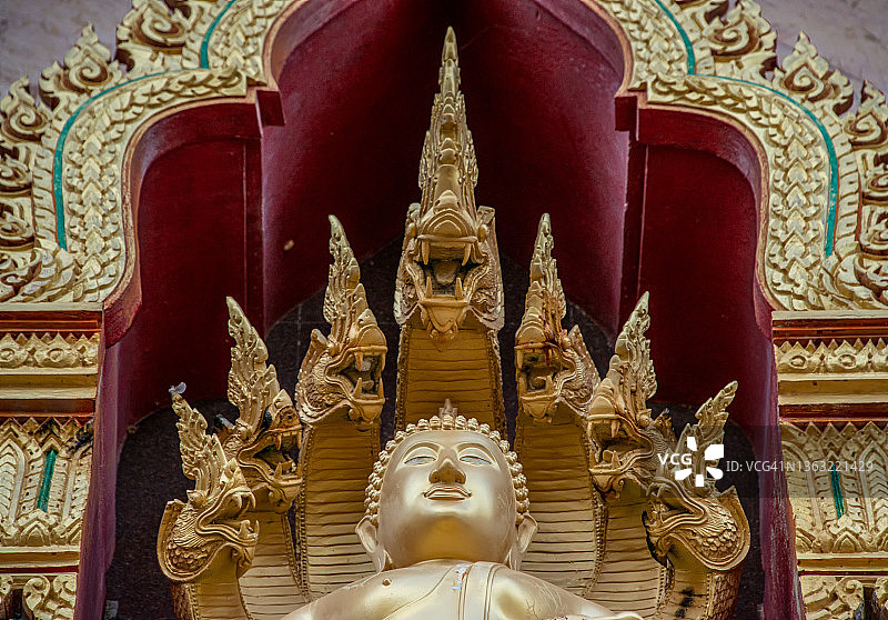 泰国普吉岛的查隆寺图片素材