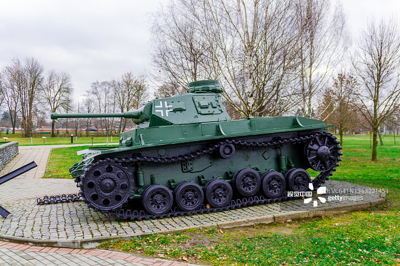 德国PzKpfw III型G型中型坦克，位于白俄罗斯莫吉廖夫的基座上图片素材