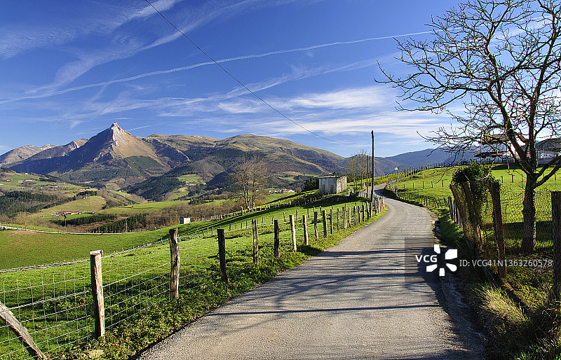 通往钦多基山的道路图片素材