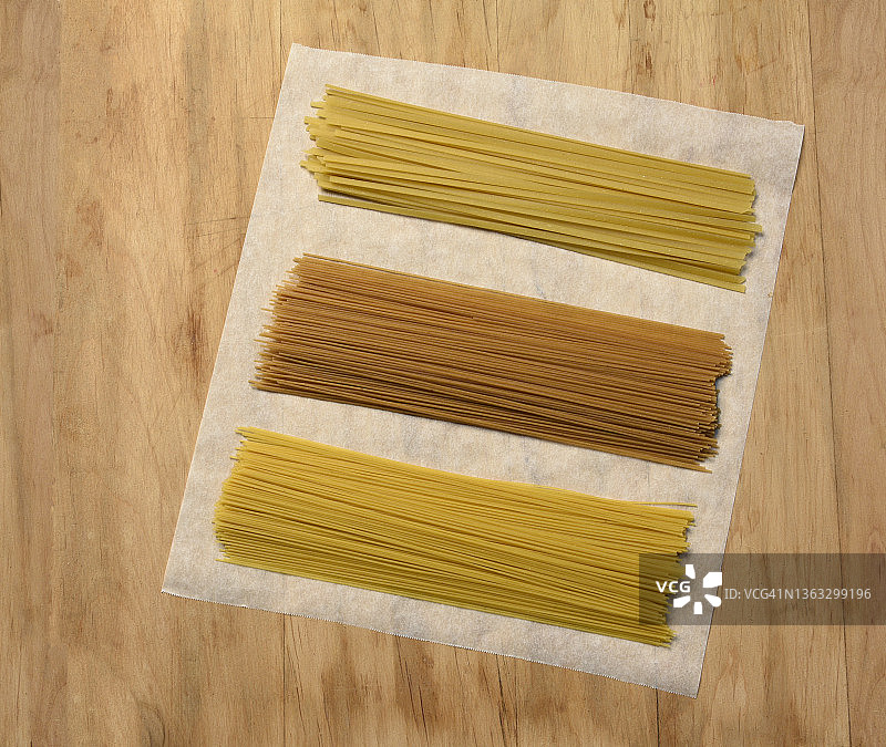 天使面、意大利宽面和全麦意面图片素材