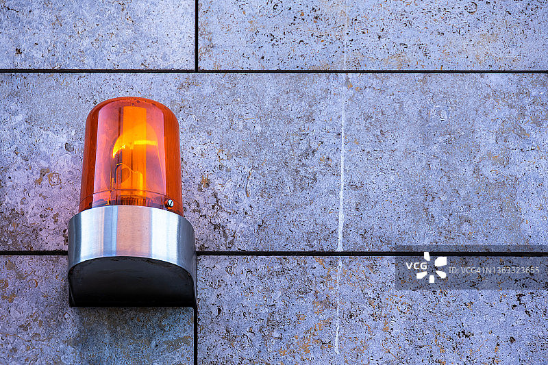 外墙上的警报灯图片素材