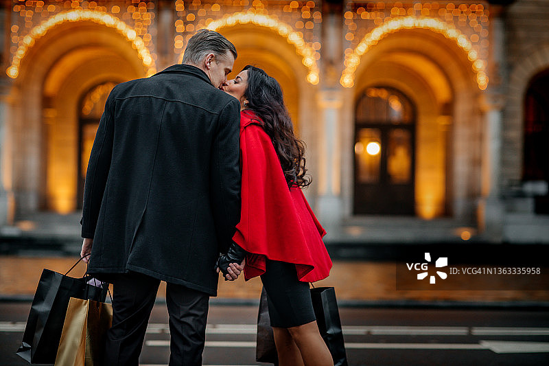 城市浪漫约会之夜图片素材