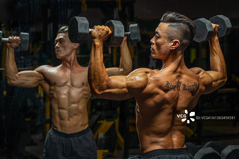 健身锻炼 - 力量训练 - 8k分辨率图片素材