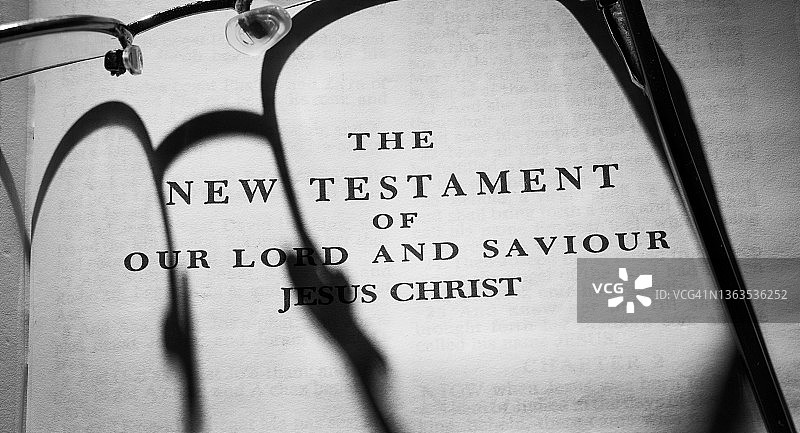 古老圣经特写图片素材