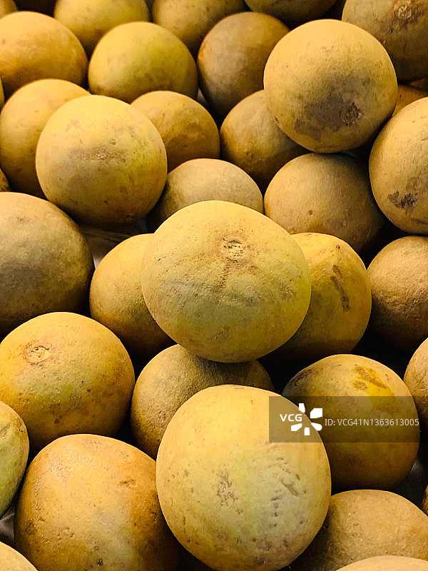 蔬菜店出售的牛奶果图片素材